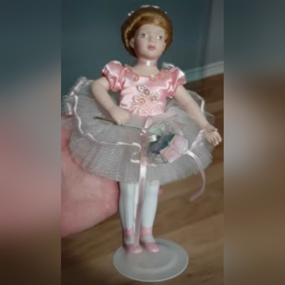Avon Collectible Porcelain 8" Ballerina doll